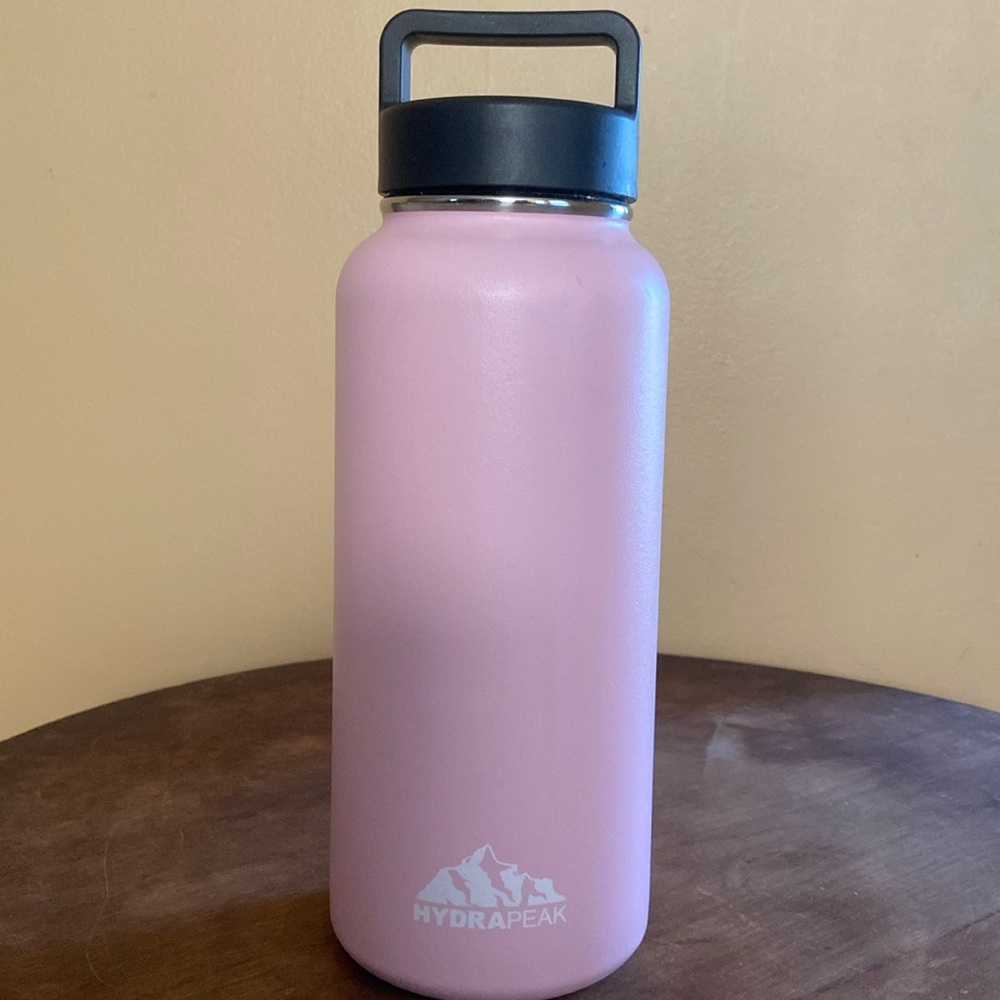 🌸Hydrapeak water bottle 32 oz light pink with black twist lid